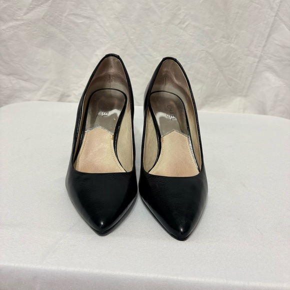Michael Kors Flex Mid-Heel pumps in black leather. - Picture 7 of 10
